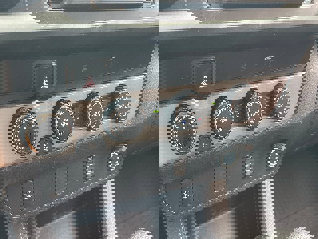 Used 2019 Toyota Tacoma SR w/ SR Convenience Package AWD/4WD image 9