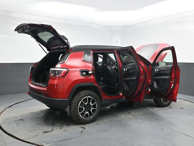 Used 2025 Jeep Compass Trailhawk AWD/4WD image 51