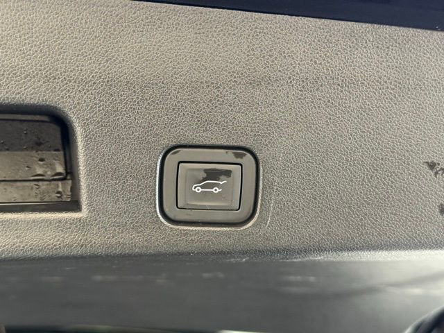 Used 2025 GMC Acadia Elevation image 5