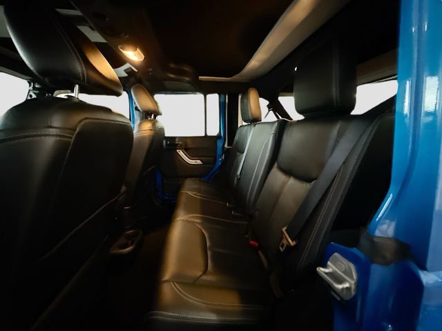 Used 2015 Jeep Wrangler Unlimited Rubicon w/ Connectivity Group image 24