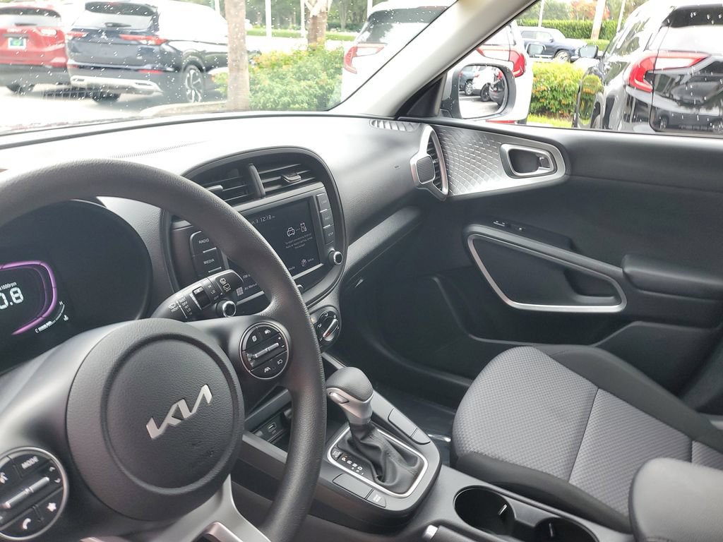 Used 2023 Kia Soul LX w/ LX Technology Package FWD image 23