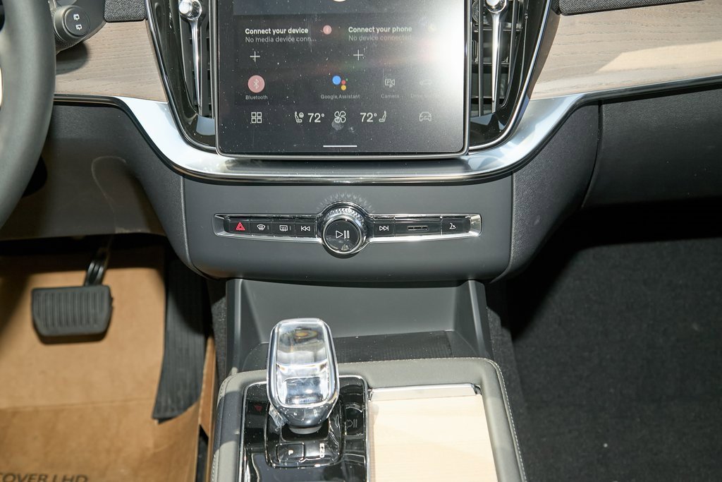 New 2025 Volvo XC90 B6 Plus w/ Protection Package image 25