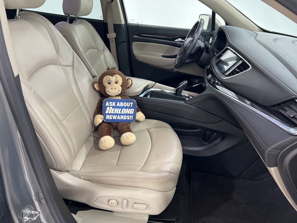 Used 2019 Buick Enclave Essence w/ LPO, Luxury Package image 23