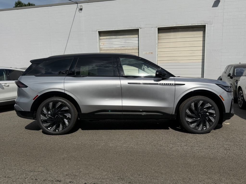 New 2026 Lincoln Nautilus Reserve w/ Jet Appearance Package AWD/4WD image 2