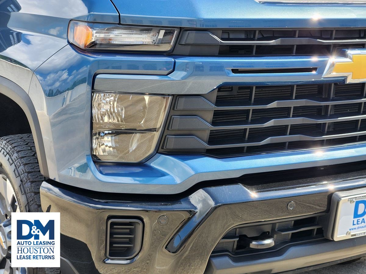 Used 2025 Chevrolet Silverado 2500 Custom w/ Custom Value Package image 9