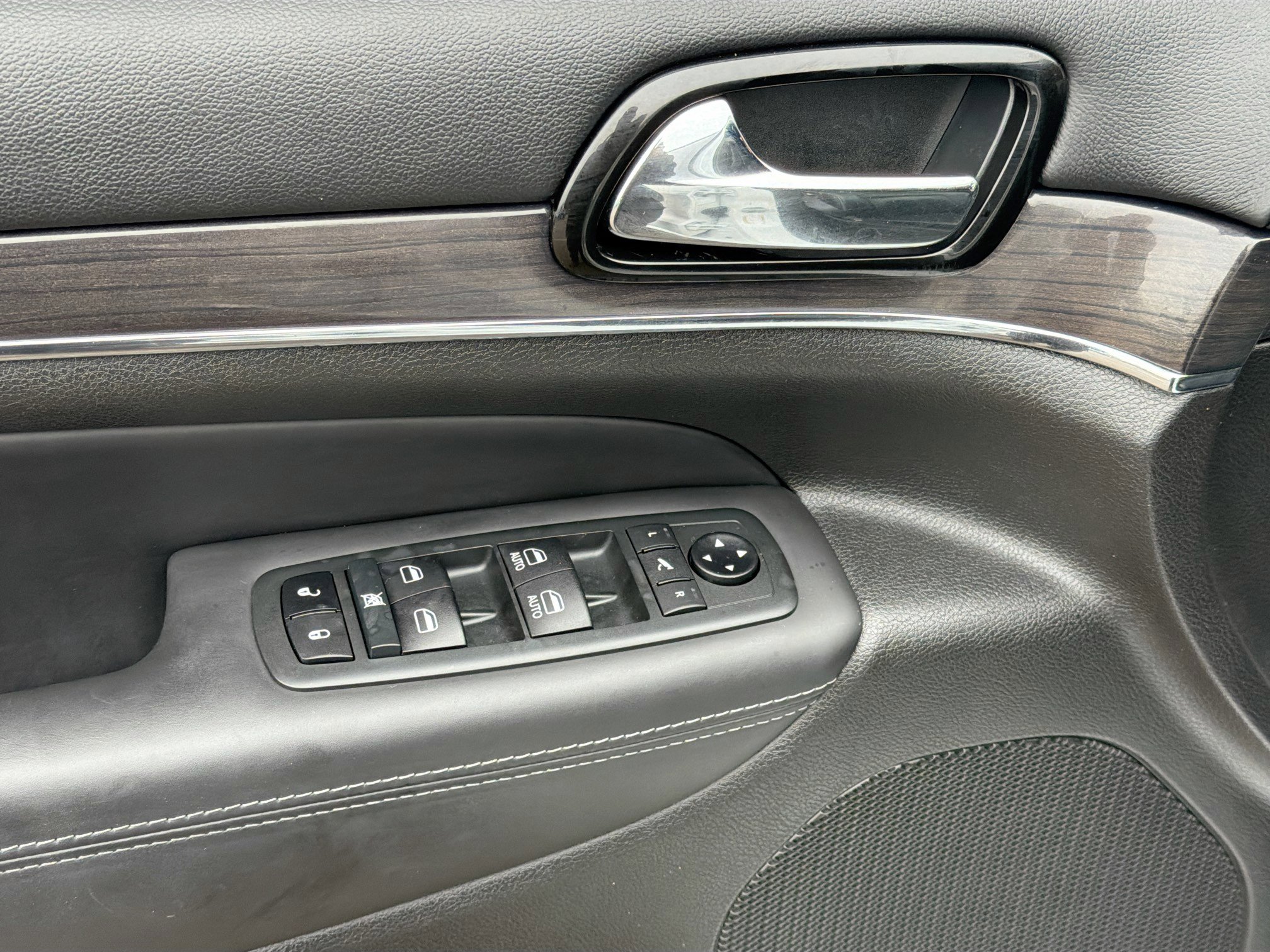 Used 2020 Jeep Grand Cherokee Overland image 22