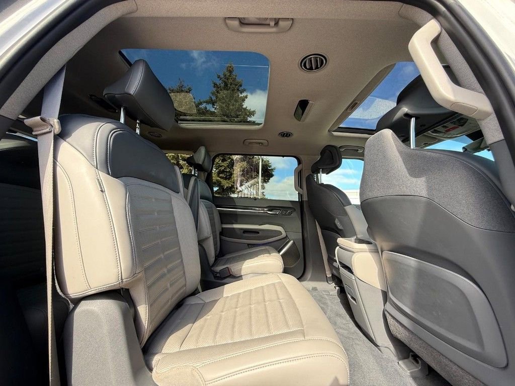 Used 2024 Kia EV9 Land image 14