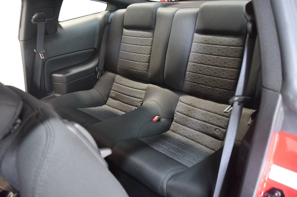 Used 2005 Ford Mustang GT RWD image 33