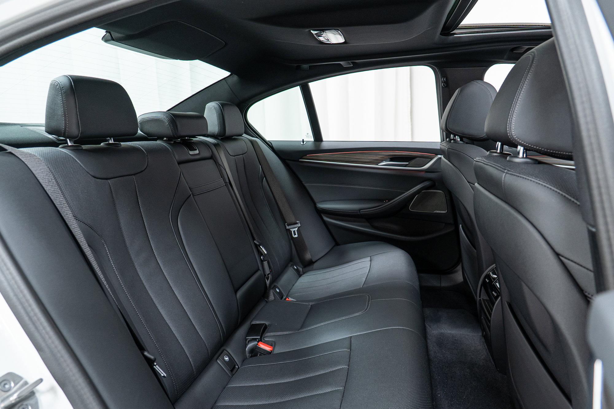 Used 2023 BMW 540i xDrive w/ M Sport Package image 24