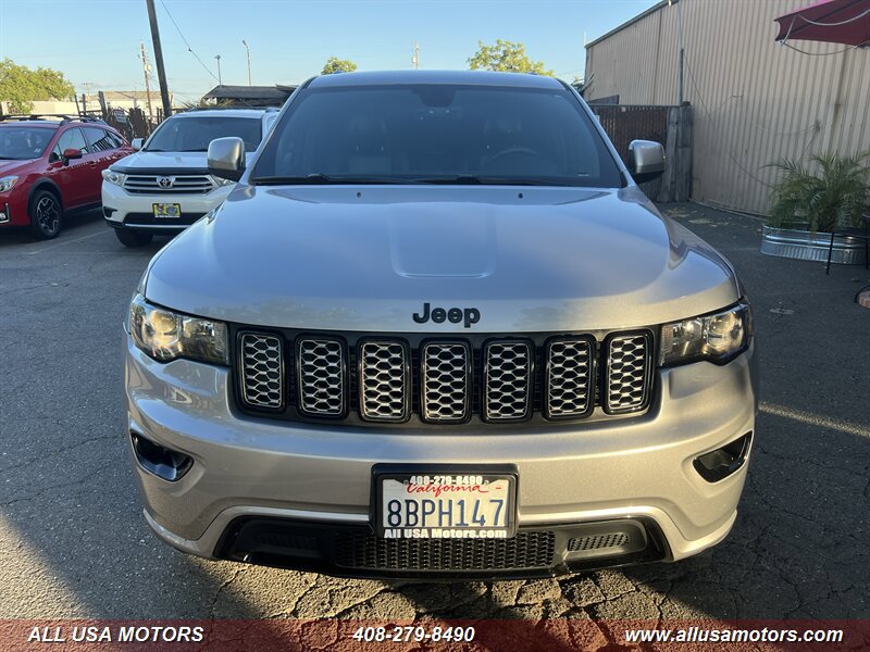 Used 2018 Jeep Grand Cherokee Altitude AWD/4WD image 4