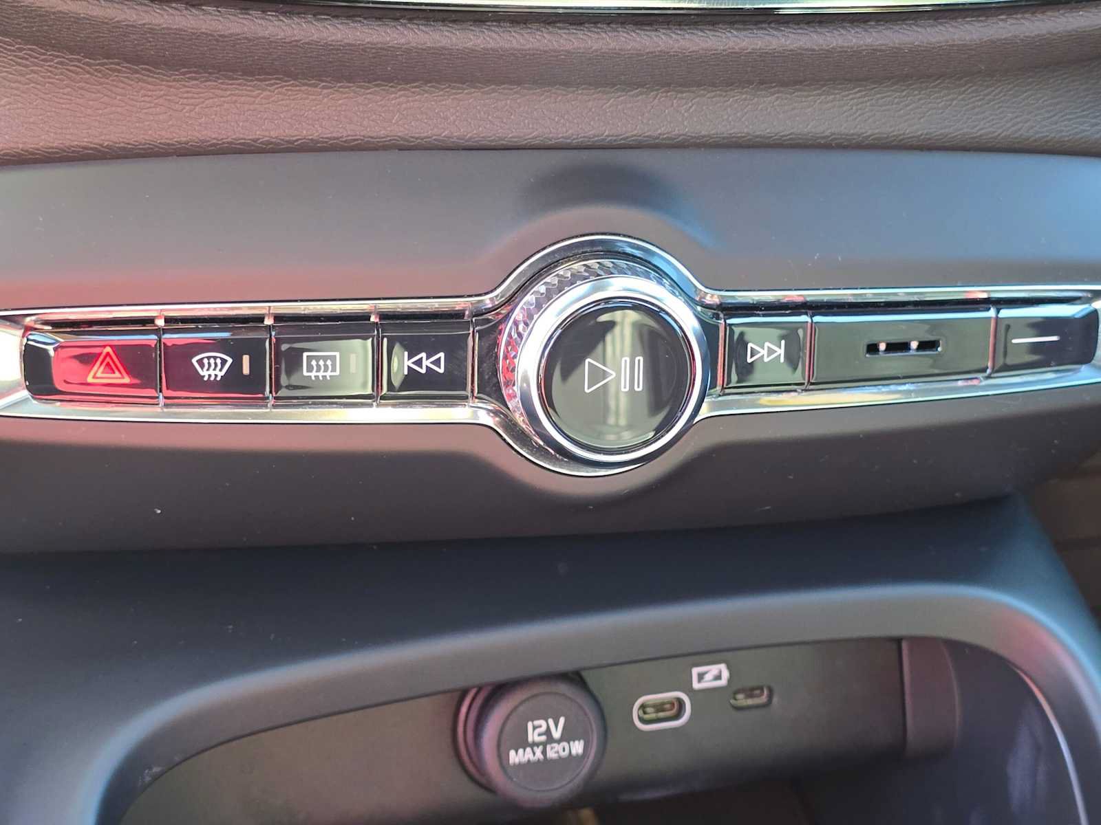 Certified 2023 Volvo XC40 Recharge Plus w/ Protection Package Premier AWD/4WD image 30