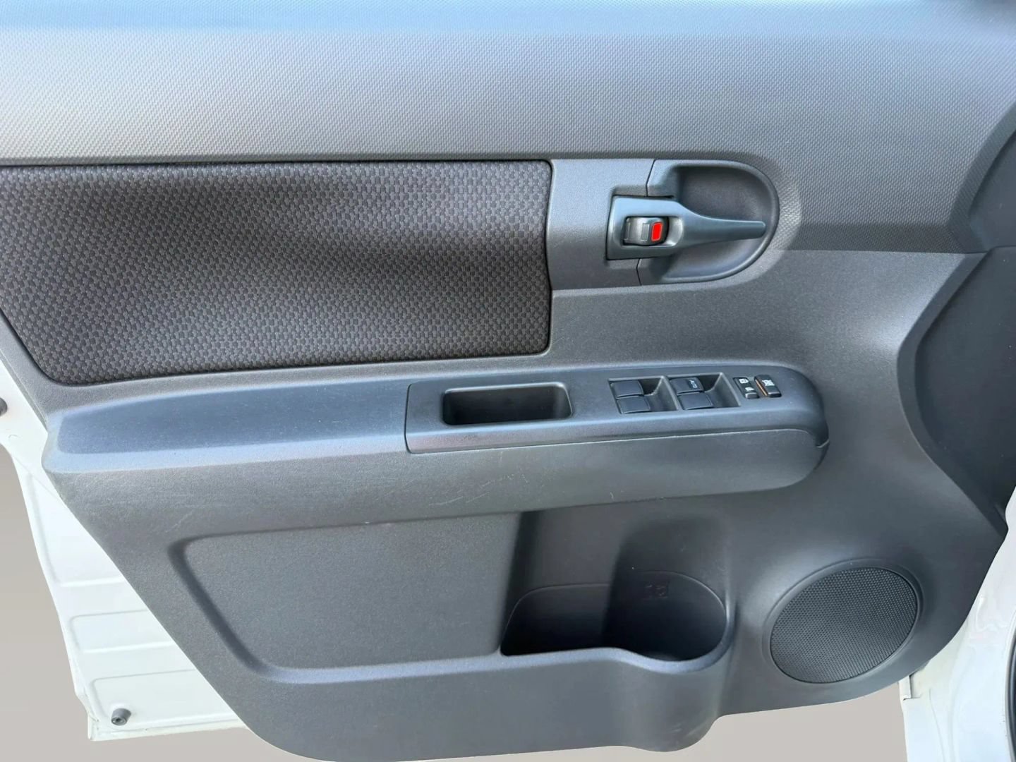 Used 2010 Scion xB FWD image 9