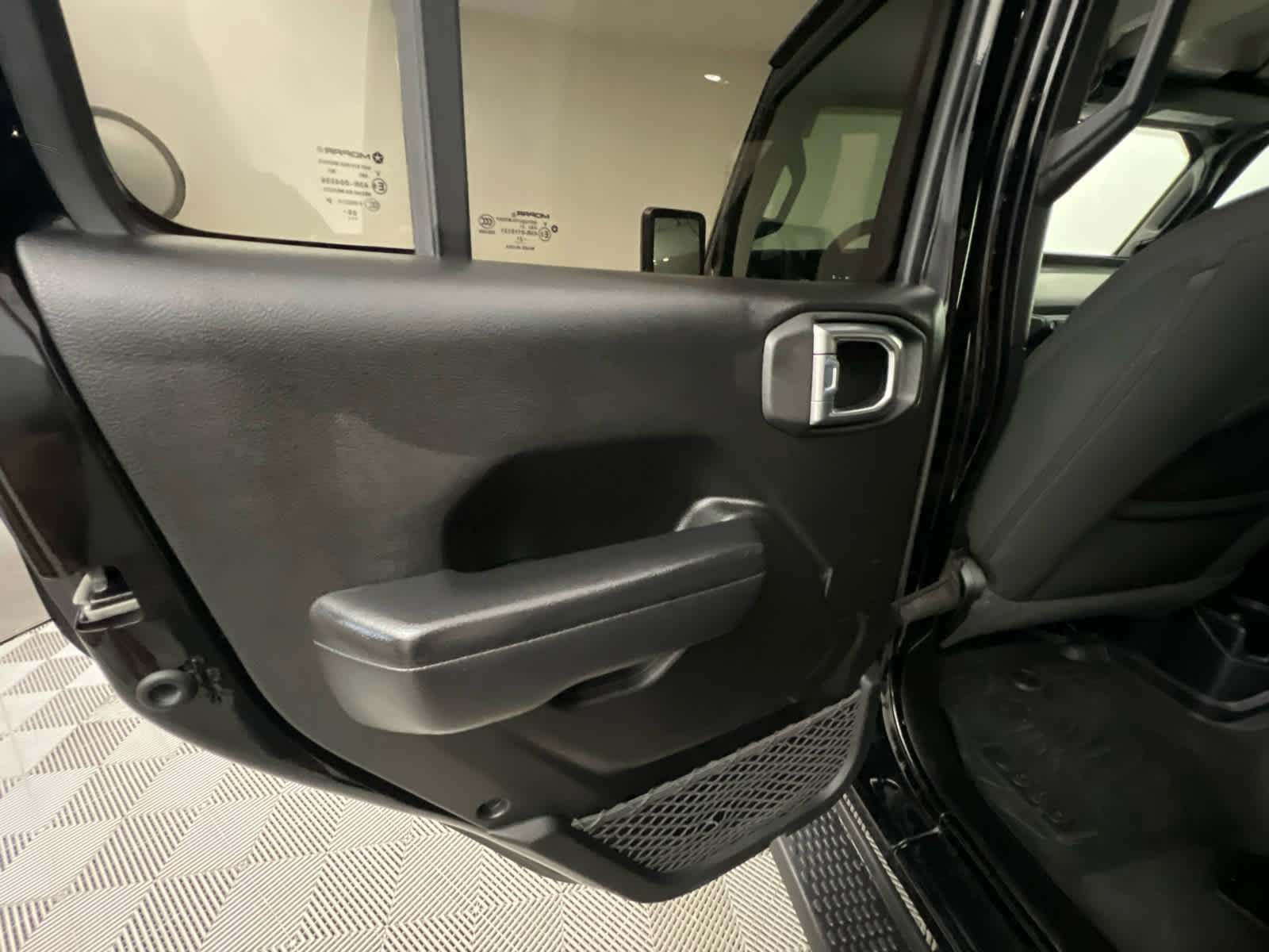Used 2021 Jeep Wrangler Unlimited Willys image 21