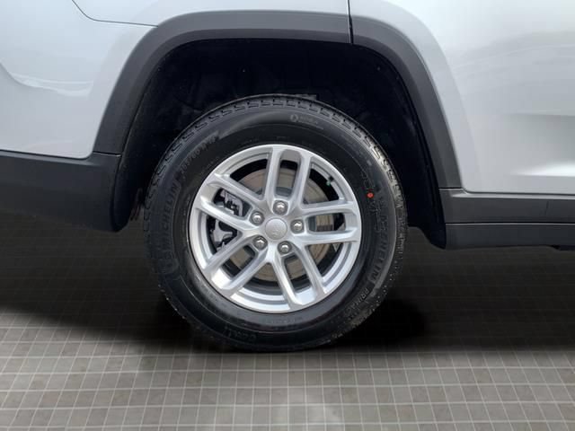 Used 2025 Jeep Grand Cherokee L Laredo AWD/4WD image 50