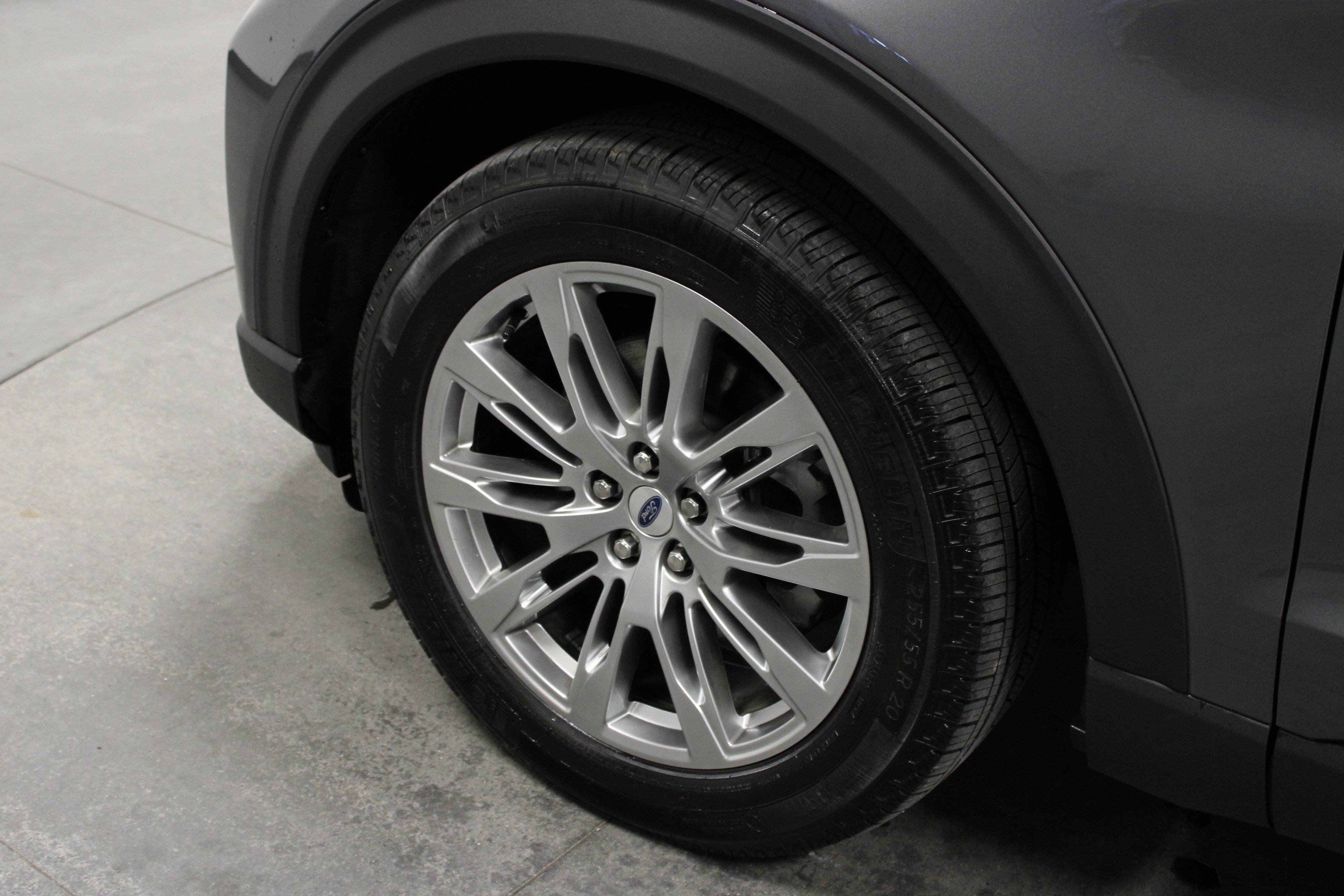 Used 2025 Ford Explorer Platinum image 10