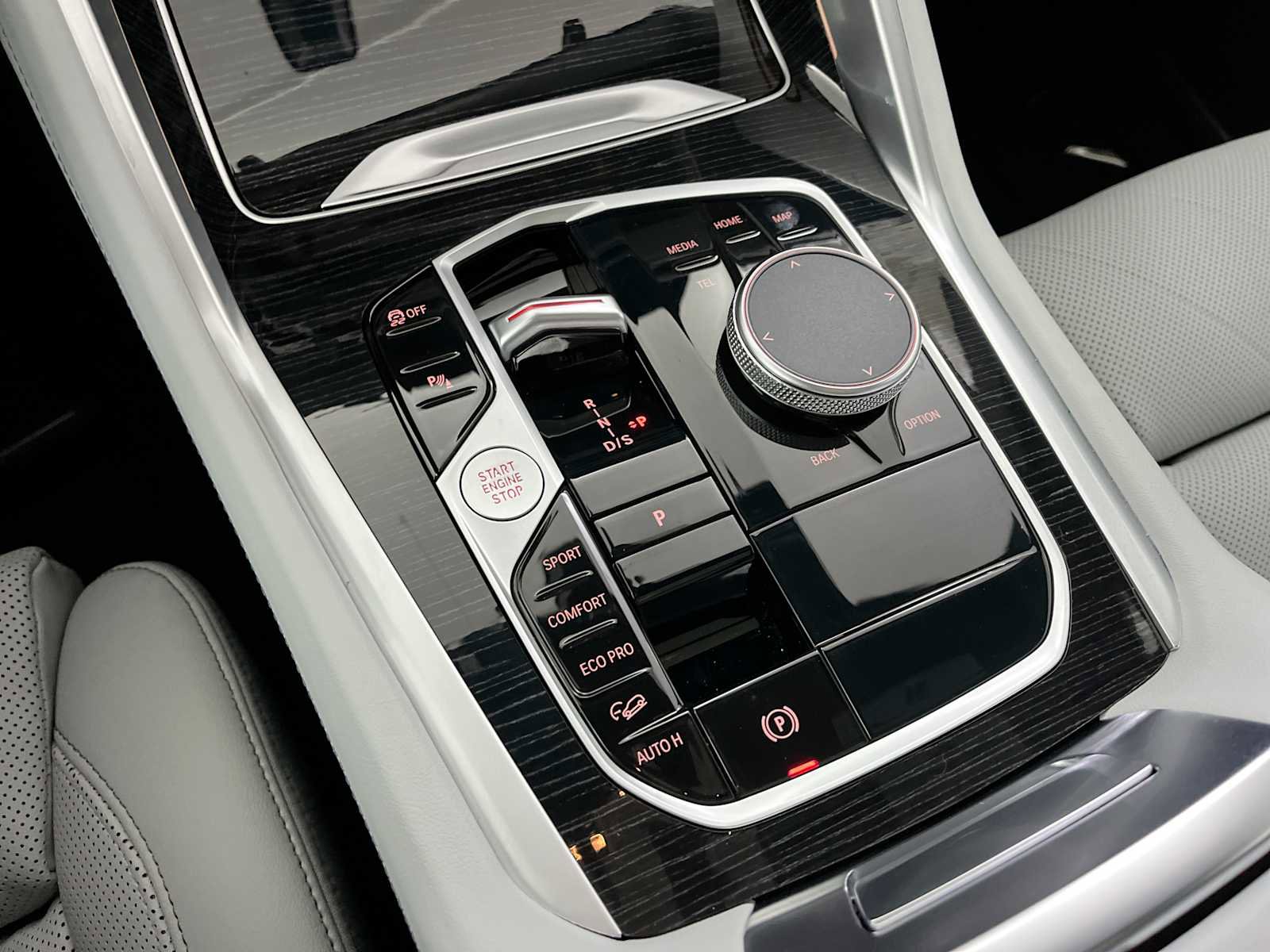 Used 2025 BMW X6 xDrive40i w/ Climate Comfort Package image 22