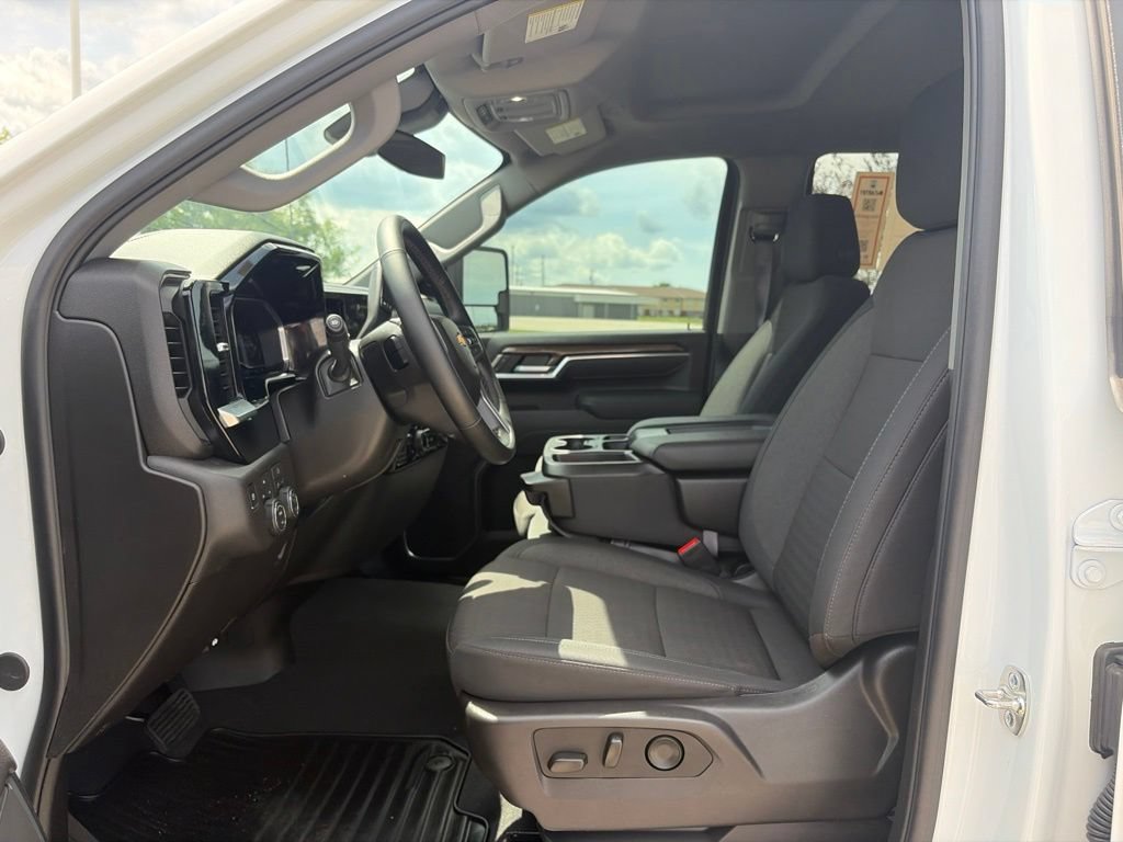 Used 2025 Chevrolet Silverado 2500 LT w/ Convenience Package AWD/4WD image 45