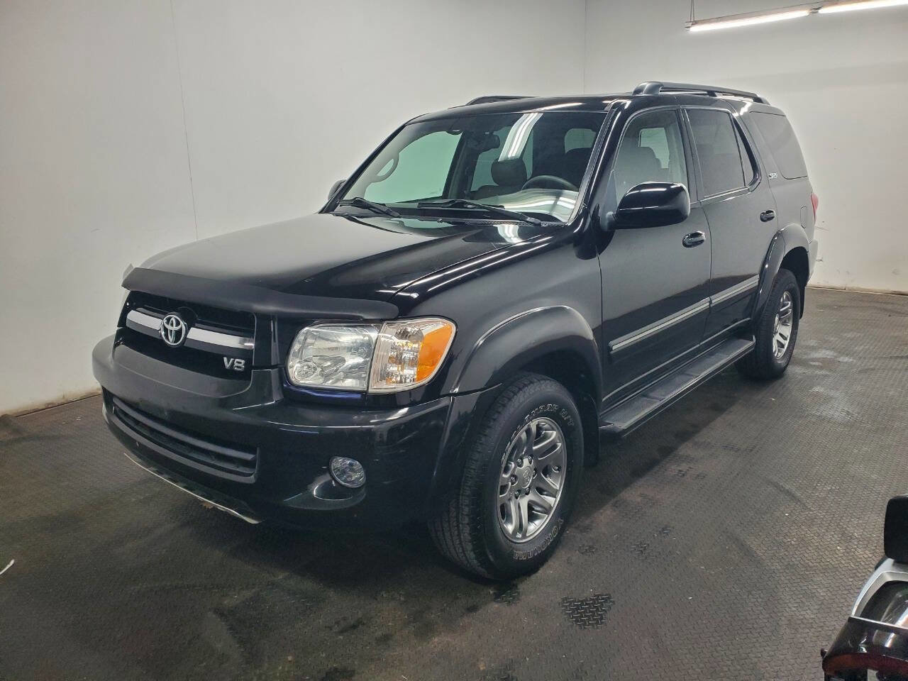 Used 2005 Toyota Sequoia SR5 AWD/4WD image 1