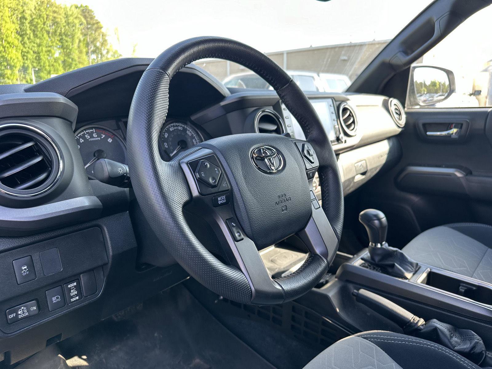 Used 2020 Toyota Tacoma TRD Off-Road w/ Technology Package AWD/4WD image 11