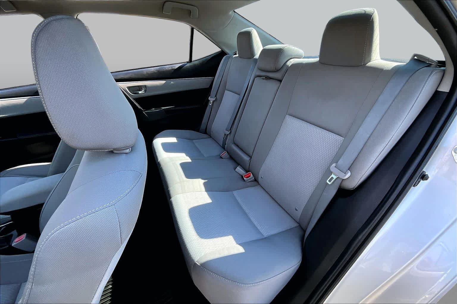 Used 2016 Toyota Corolla LE FWD image 19