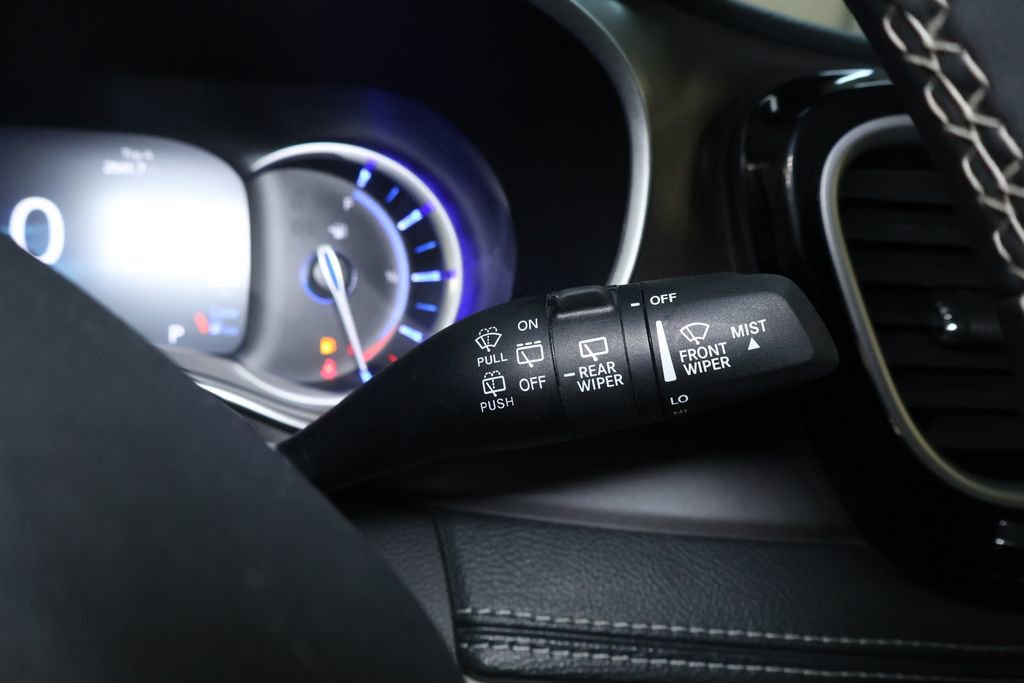 Used 2023 Chrysler Pacifica Touring-L image 28