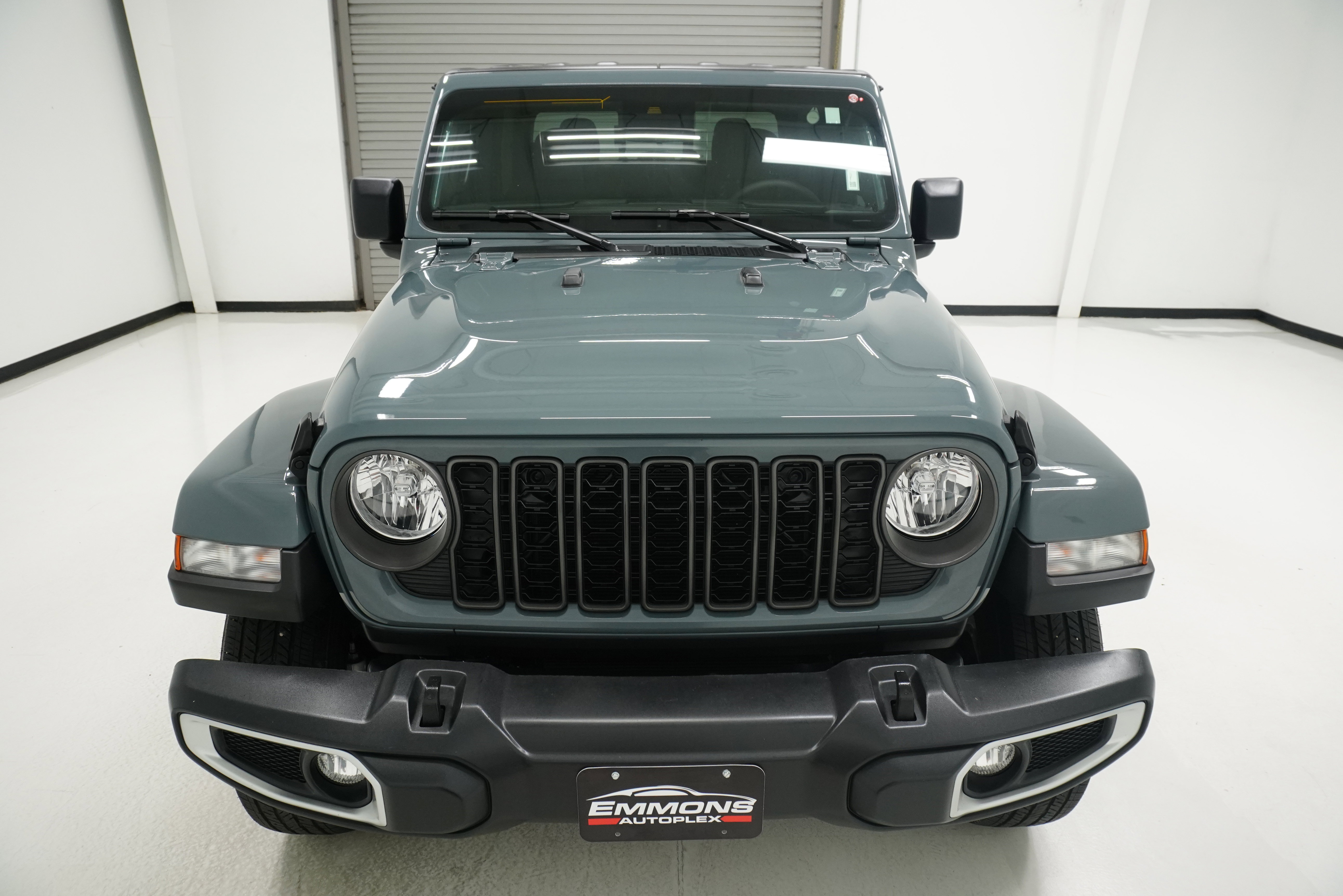 Used 2024 Jeep Gladiator Sport AWD/4WD image 2