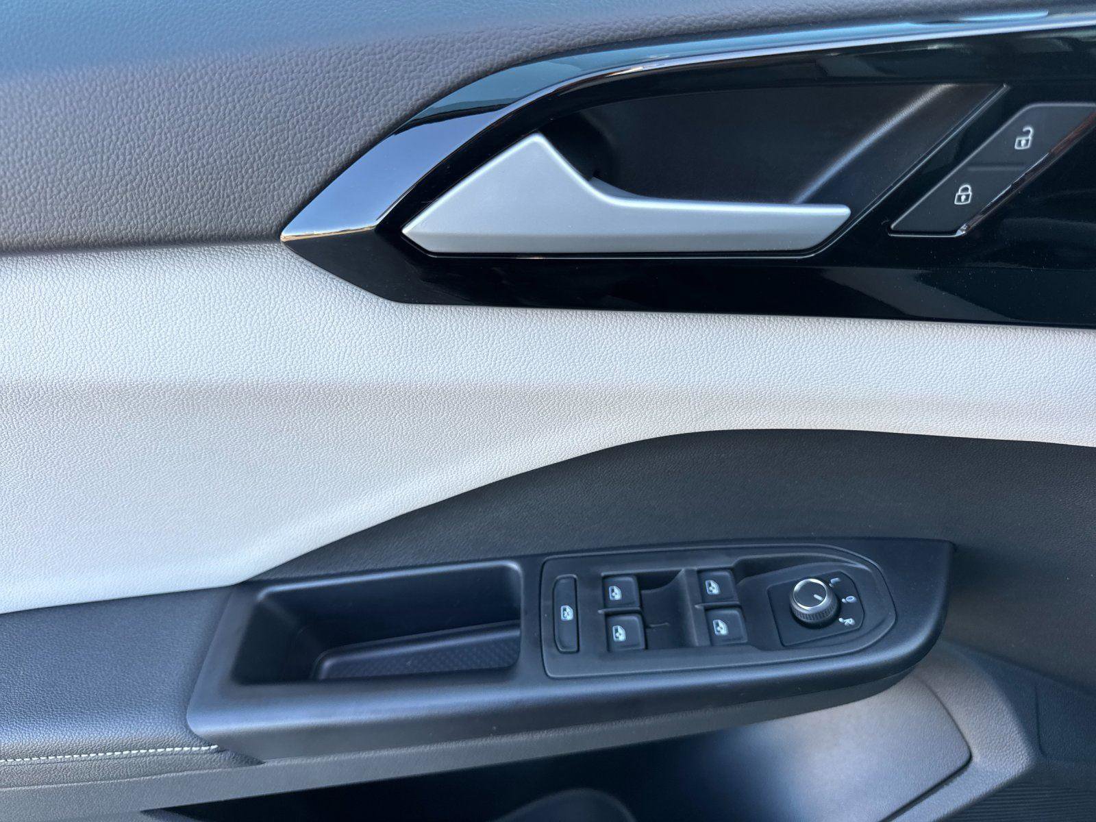 New 2026 Volkswagen Taos S image 10