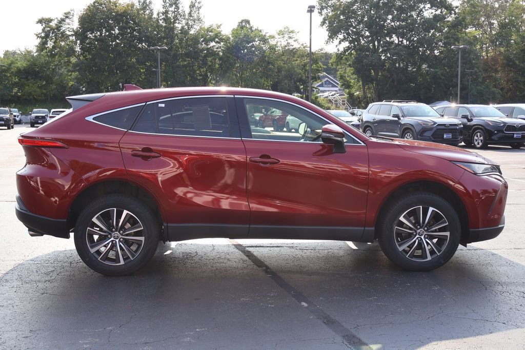 Certified 2022 Toyota Venza LE AWD/4WD image 9