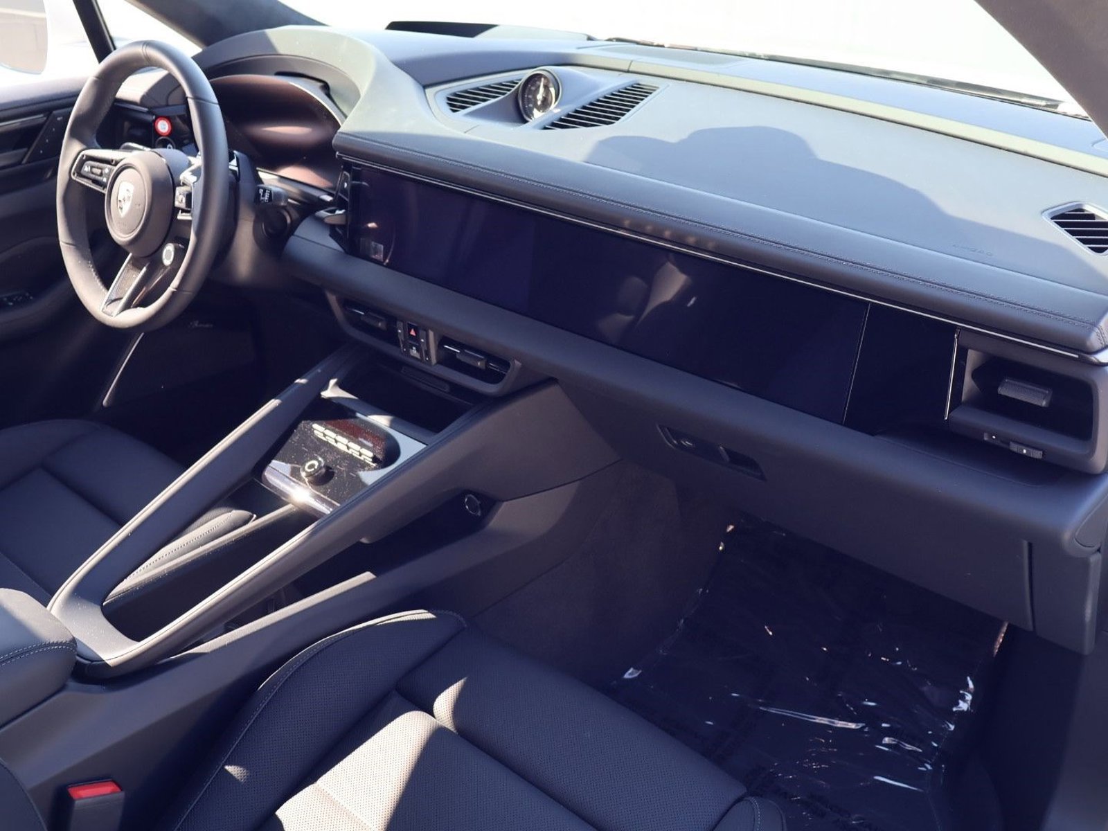 New 2026 Porsche Macan Turbo Electric AWD/4WD image 25