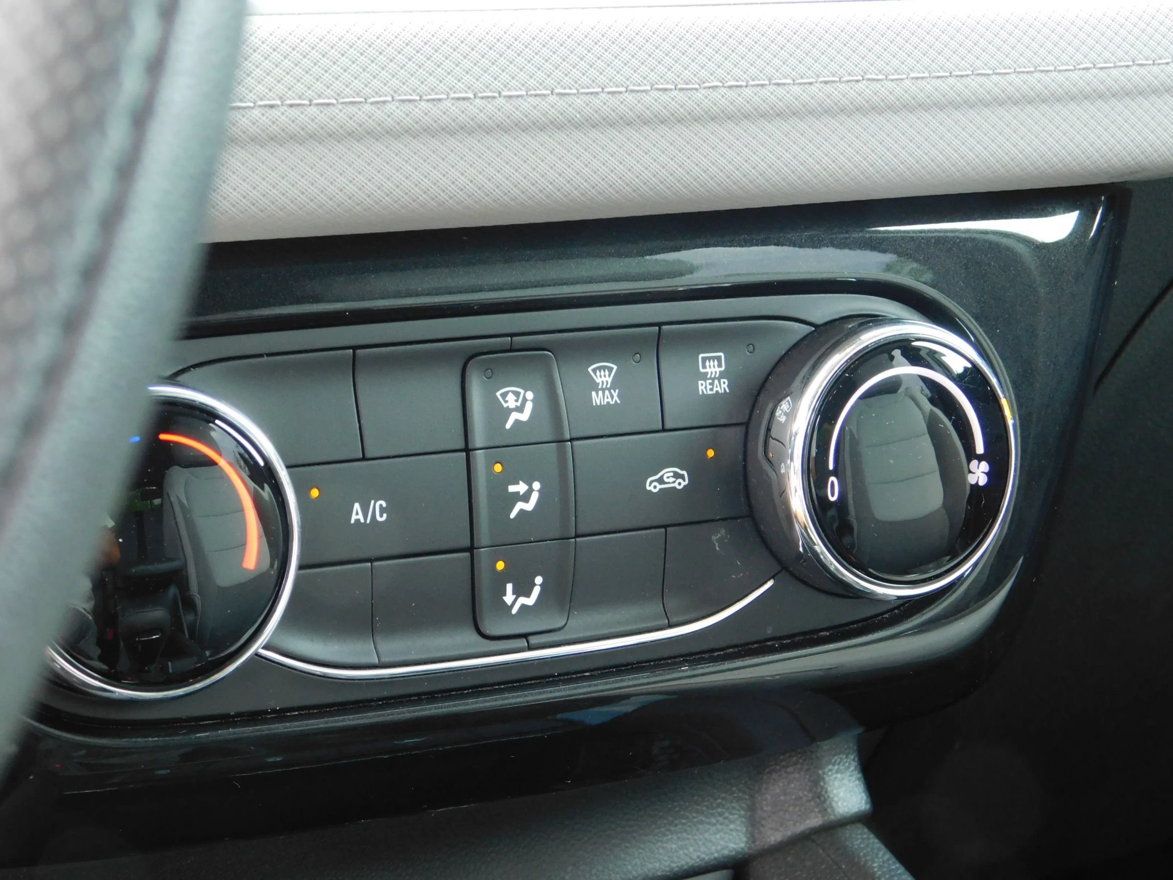 Used 2025 Chevrolet TrailBlazer LT FWD image 15