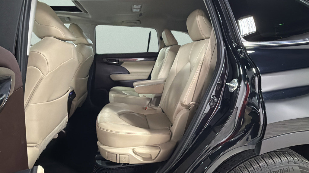 Used 2020 Toyota Highlander Limited AWD/4WD image 35