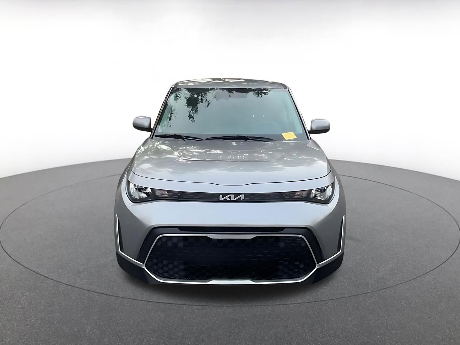 Used 2025 Kia Soul LX w/ LX Technology Package image 4