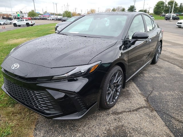 New 2026 Toyota Camry SE FWD image 3