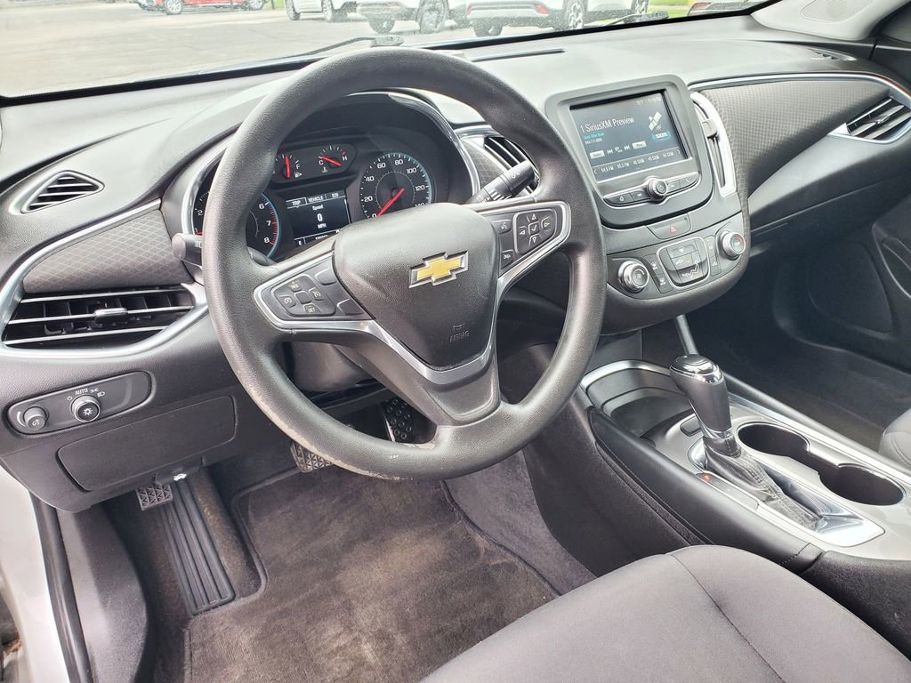 Used 2017 Chevrolet Malibu LT FWD image 10
