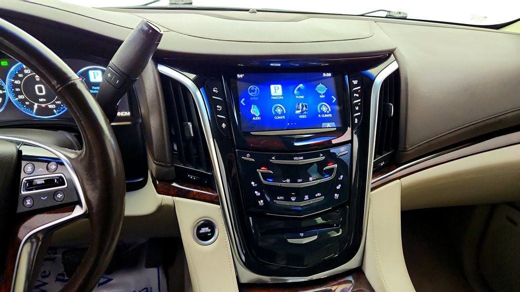 Used 2015 Cadillac Escalade Luxury AWD/4WD image 18