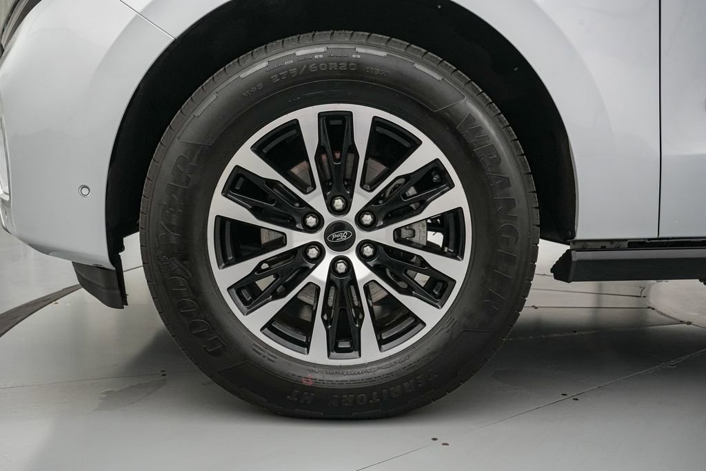 Certified 2025 Ford Expedition Platinum AWD/4WD image 11