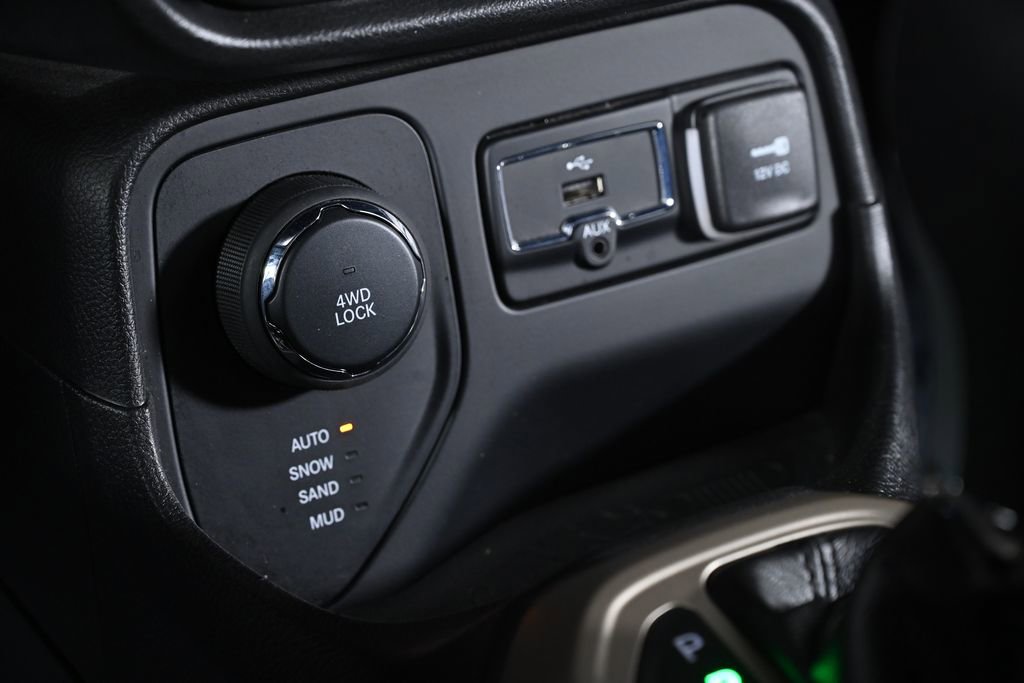 Used 2015 Jeep Renegade Latitude image 19