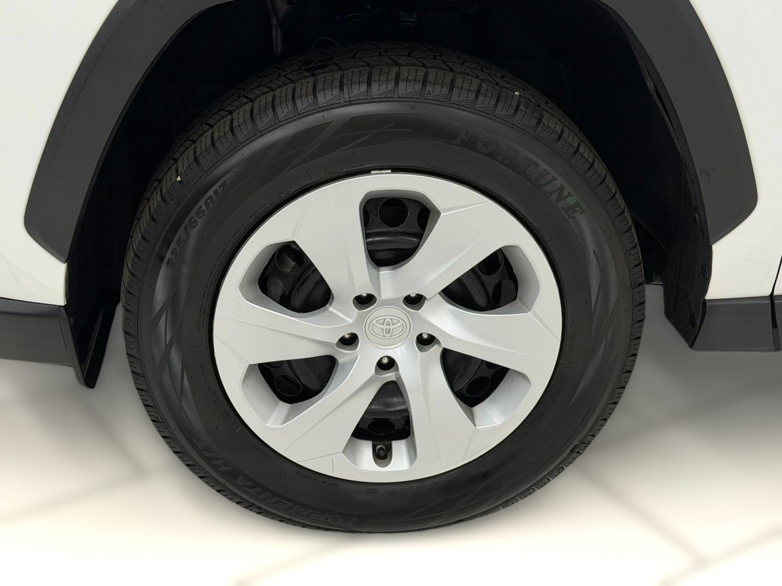 Used 2024 Toyota RAV4 LE AWD/4WD image 10