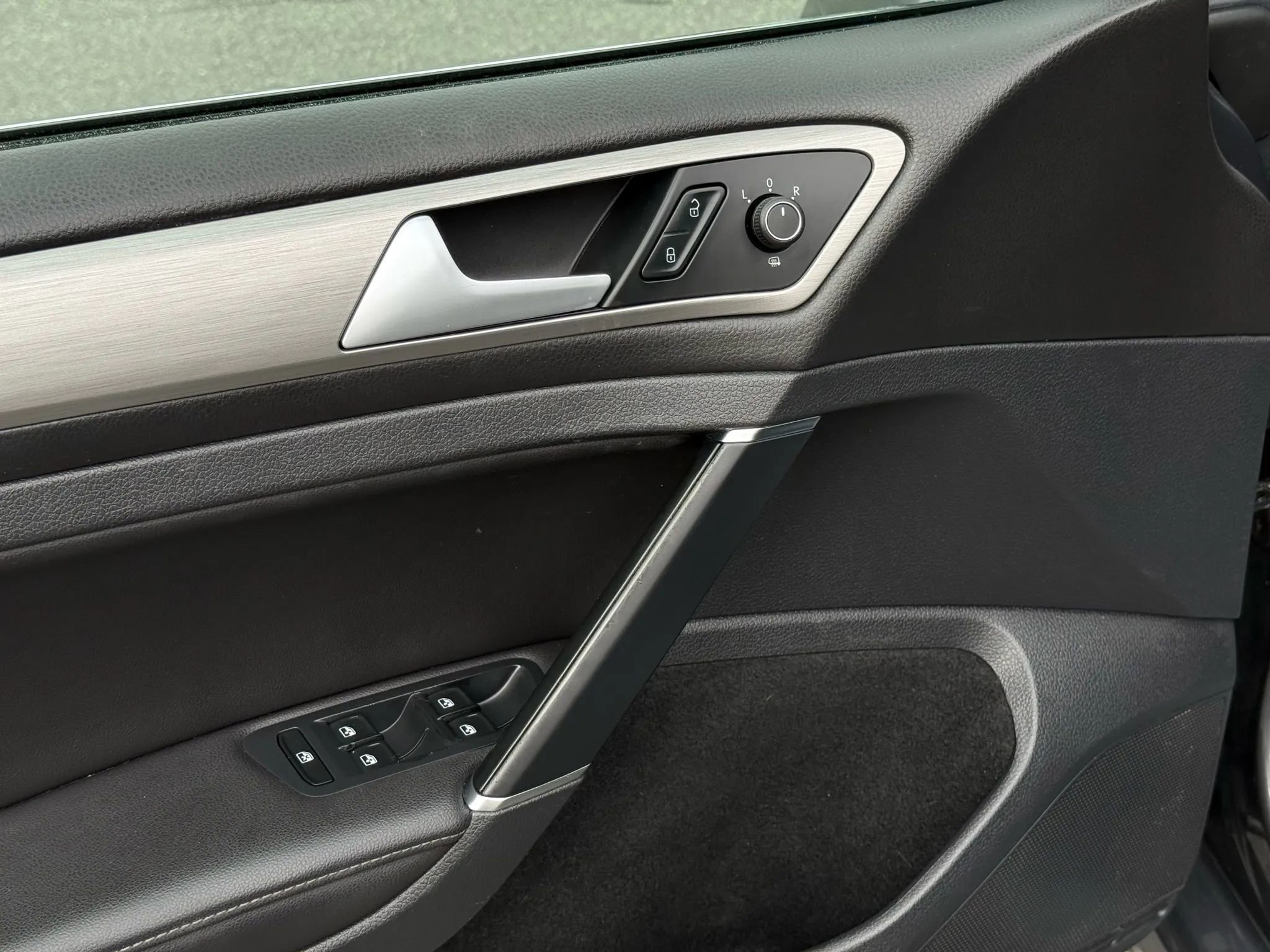 Used 2016 Volkswagen Golf Limited Edition image 23