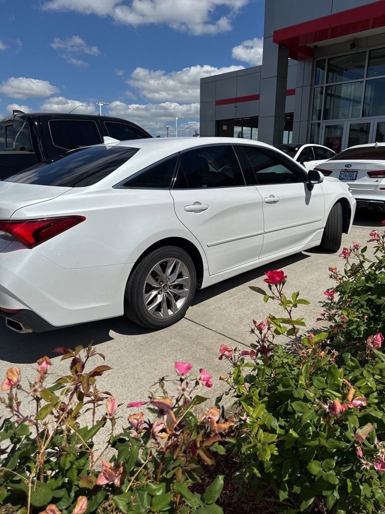Used 2021 Toyota Avalon XLE FWD image 3
