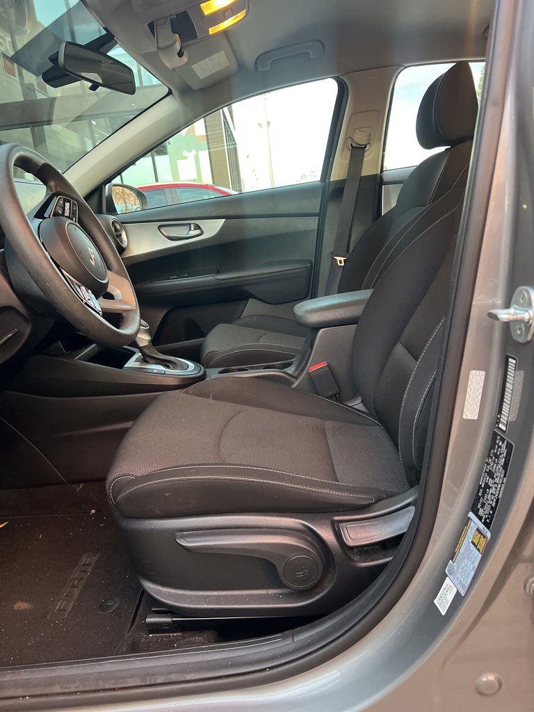 Used 2022 Kia Forte LXS image 2