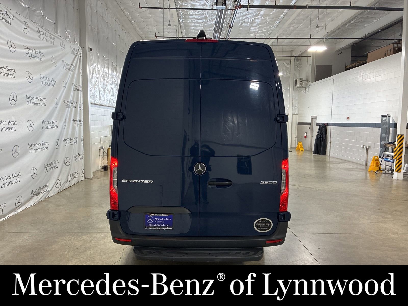 Used 2024 Mercedes-Benz Sprinter 2500 image 4