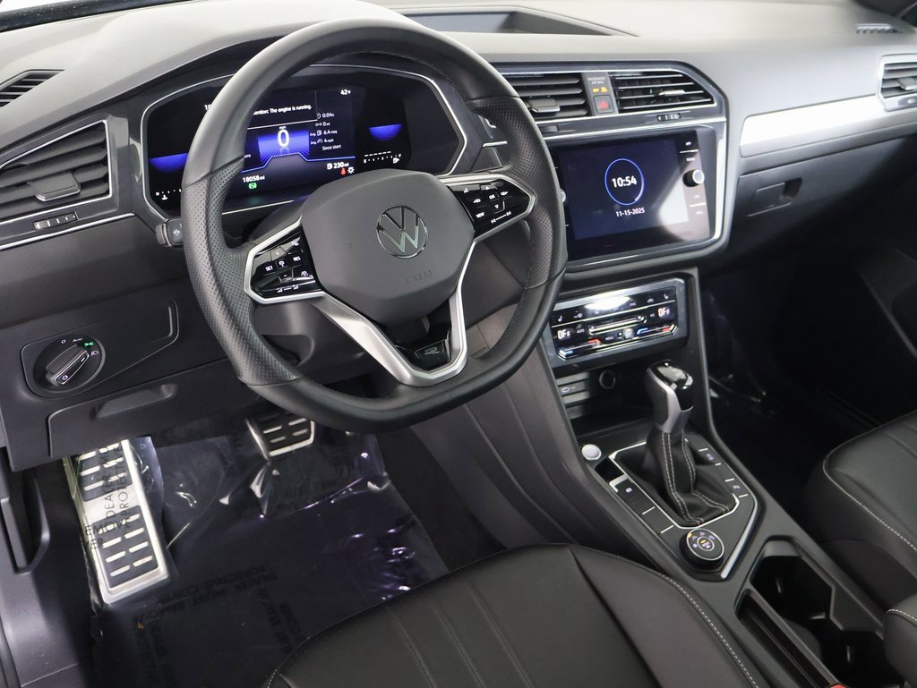 Used 2023 Volkswagen Tiguan SE R-Line image 2