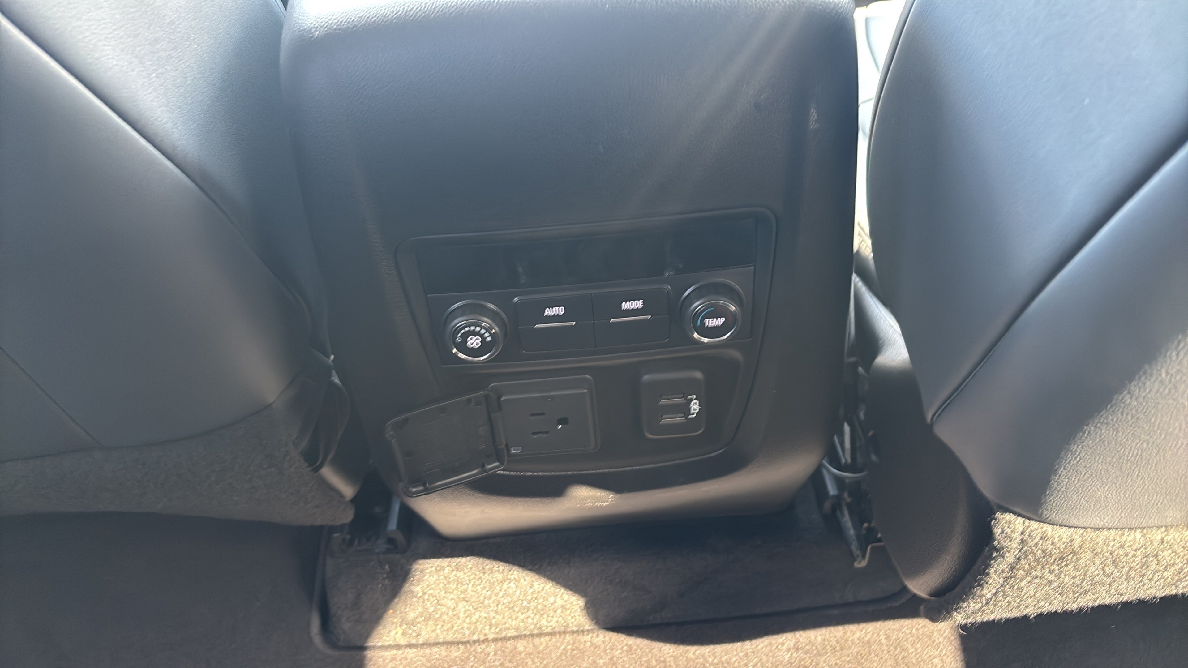 Used 2020 Buick Enclave Essence w/ Sport Touring Edition FWD image 27