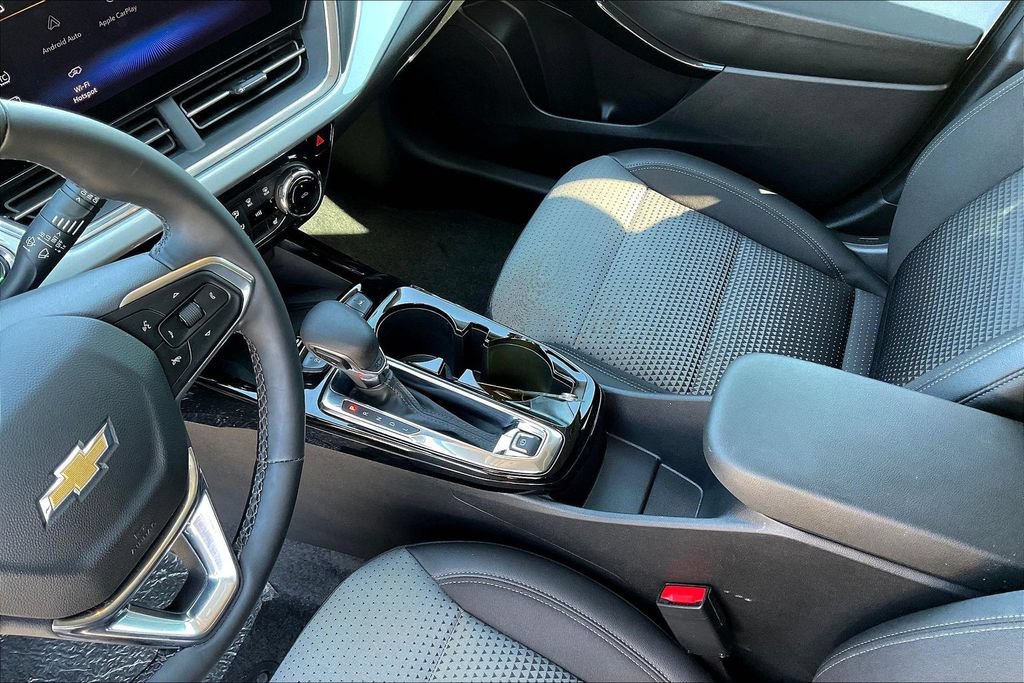 Used 2025 Chevrolet Trax LT w/ Sunroof Package FWD image 9