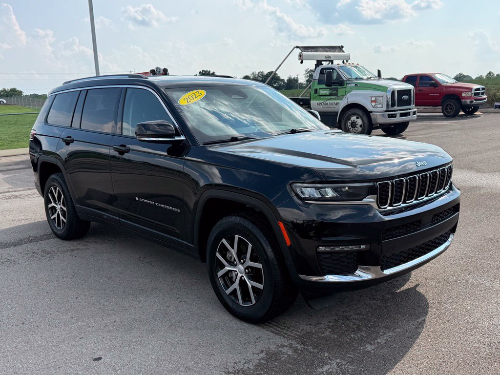Used 2023 Jeep Grand Cherokee L Limited AWD/4WD image 2