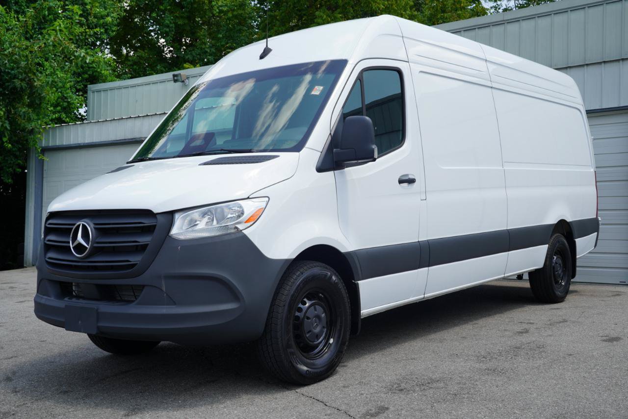 Used 2025 Mercedes-Benz Sprinter 2500 image 4