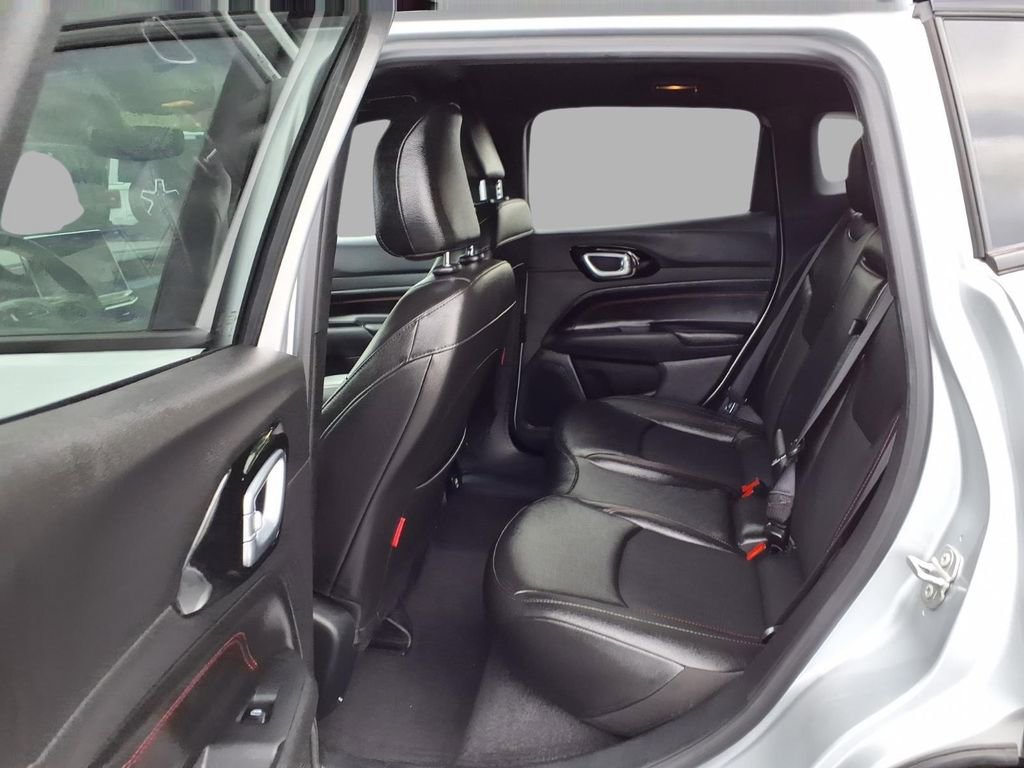 Used 2025 Jeep Compass Trailhawk AWD/4WD image 24
