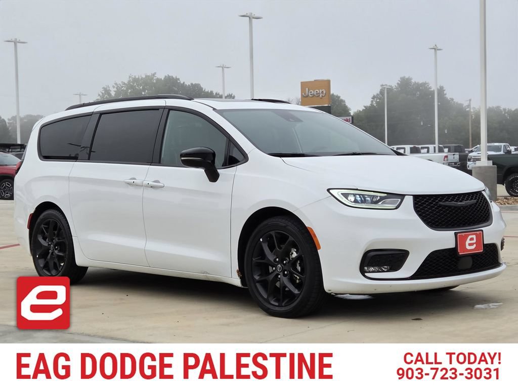 Used 2025 Chrysler Pacifica Limited