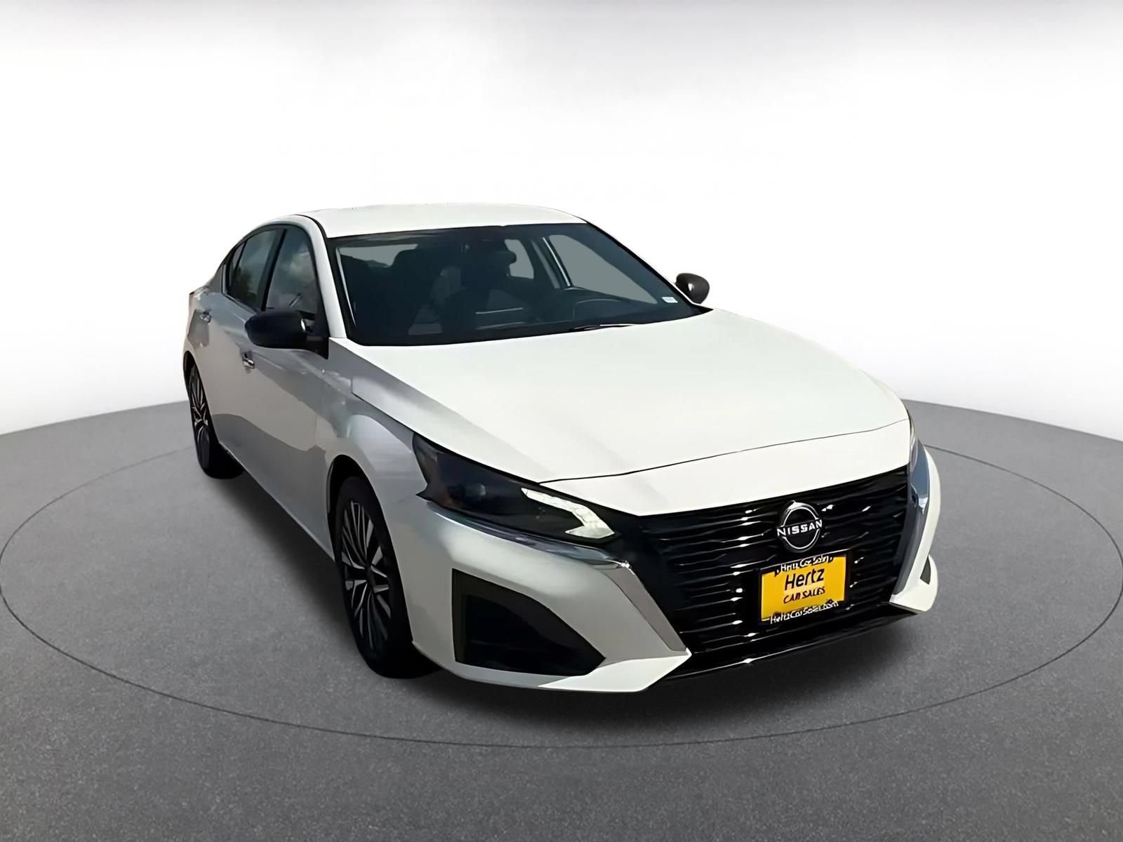Used 2025 Nissan Altima 2.5 SV FWD image 3